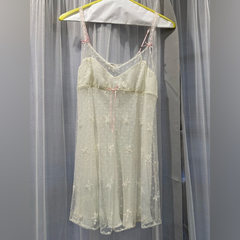 Elegant White Lace Chemise